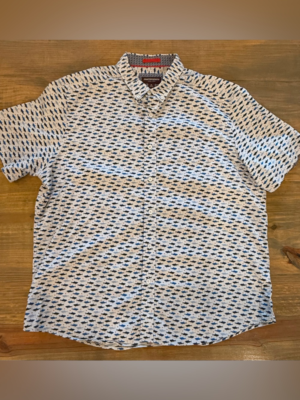 Johnston & Murphy White Short Sleeve Button-Down Shirt with fish Motif